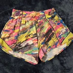 Lululemon hot hotty low rise size 4